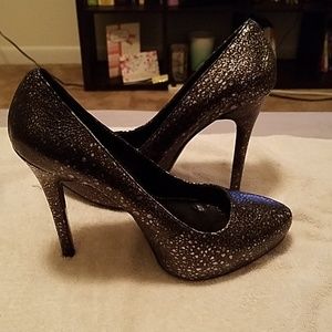 Report Signature Heels